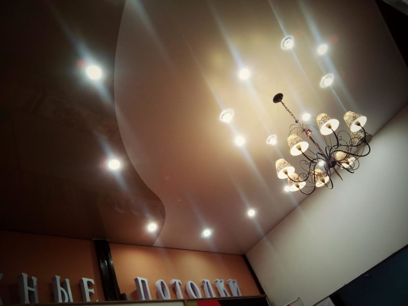 Почему диодные лампочки взрываются в натяжных потолках Почему диодные лампочки взрываются в натяжных потолках